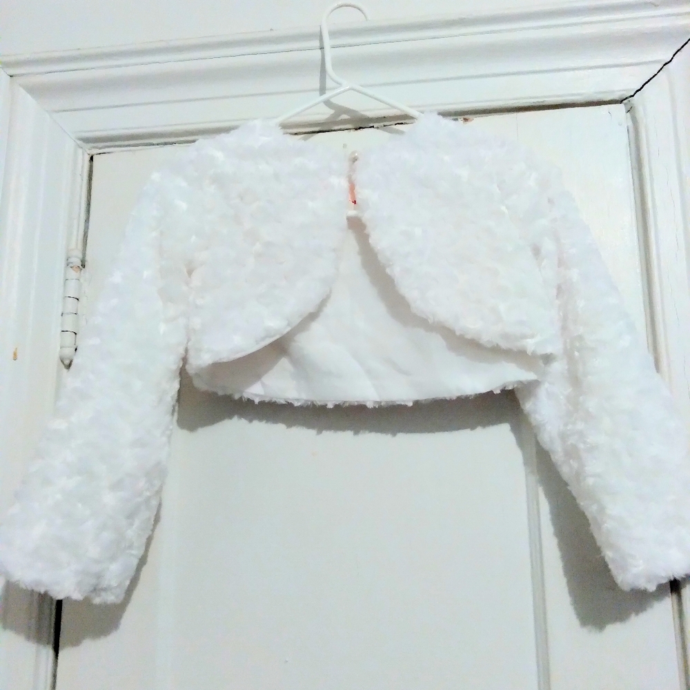 White Dressy Long Sleeve Furry Cape